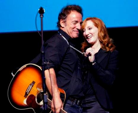 bruce springsteen patti scialfa wife live on stage