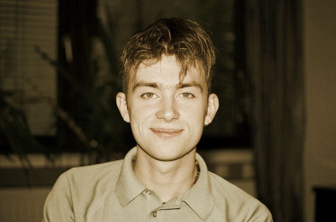 blur damon albarn young without his funny teeths