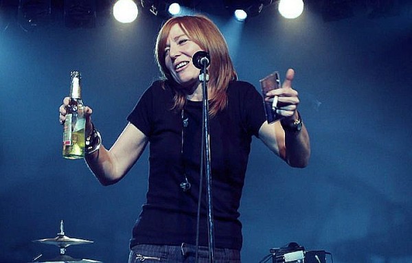 beth gibbons smoking and drinking on stage live
