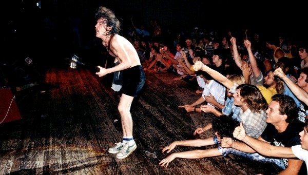 angus young live colour wallpaper