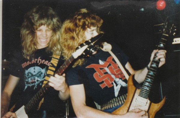 Metallica hetfield and mustaine playing live 1982