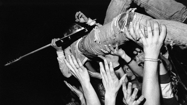 Nirvana Kurt Cobain Crowd Surfing HD Wallpaper