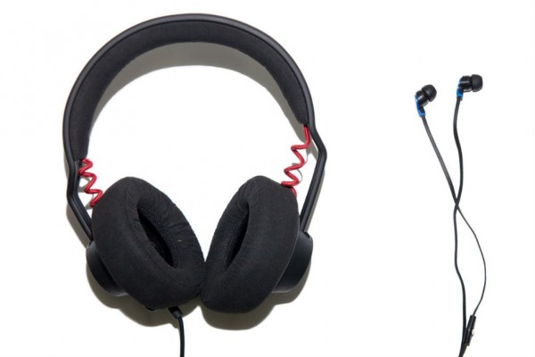 poll headphones vs earphones
