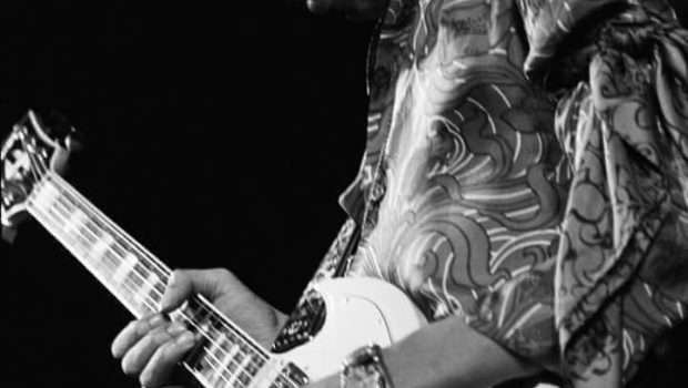 Jimio Hendrix with a Gibson guitar