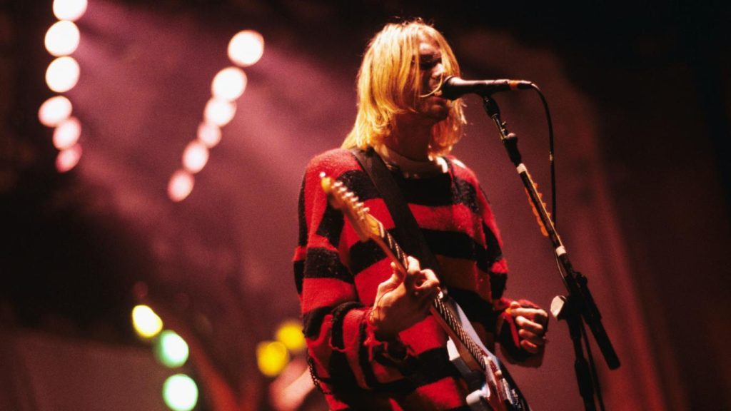 Kurt Cobain HD wallpaper performing live in a grunge outfit